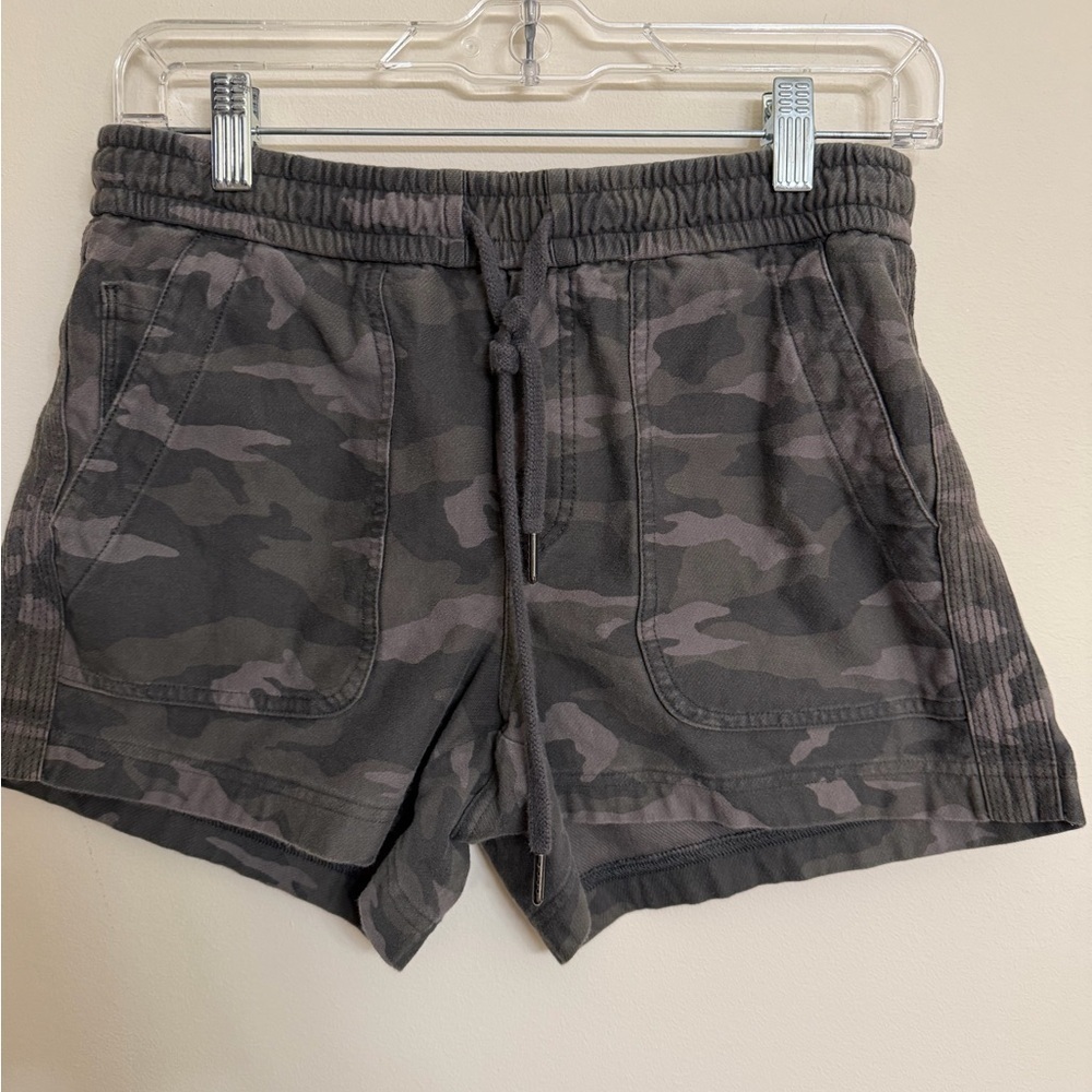 Athleta Gray Camo Farallon Shorts